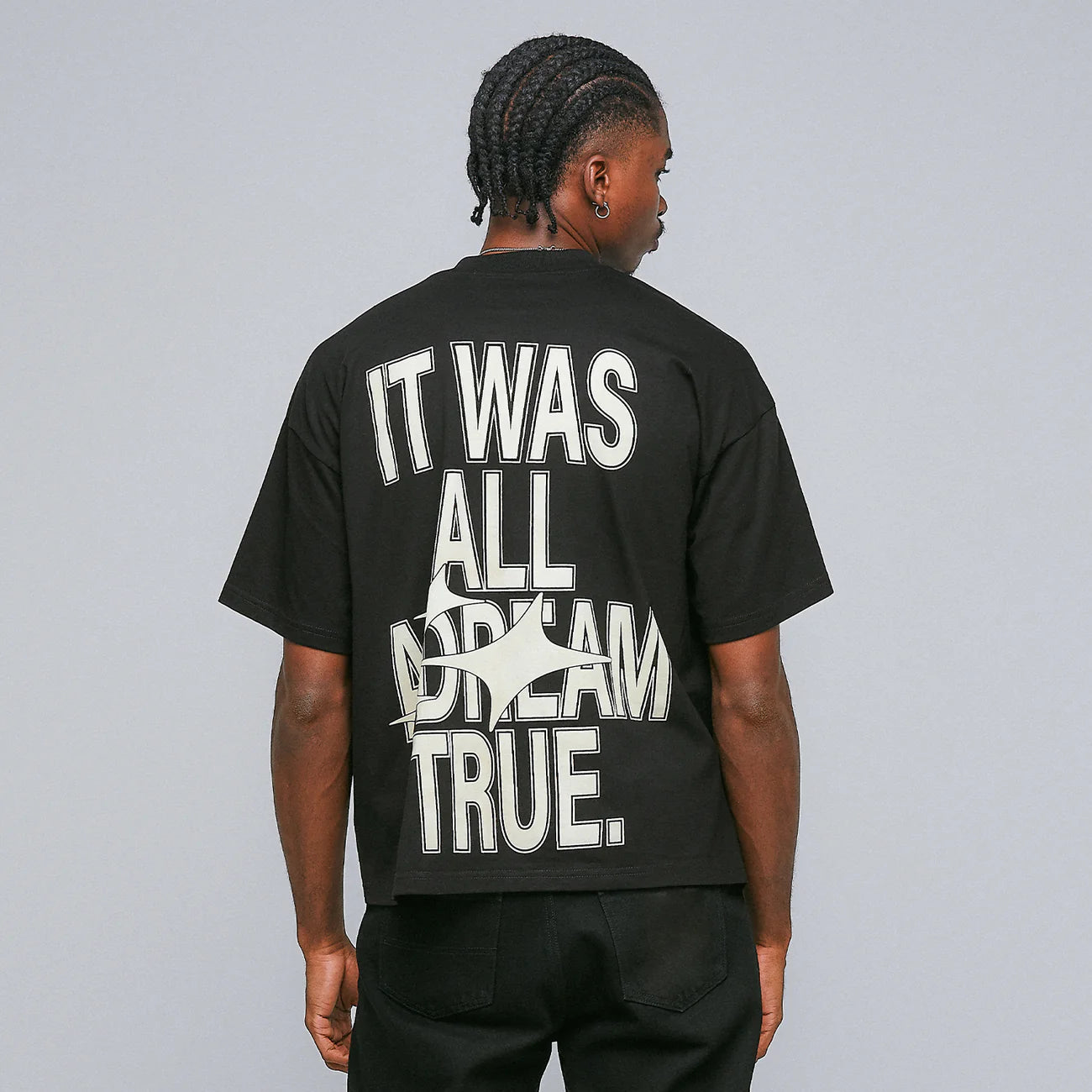 DREAMS BOXY T-SHIRT BLACK - FRONT OF.