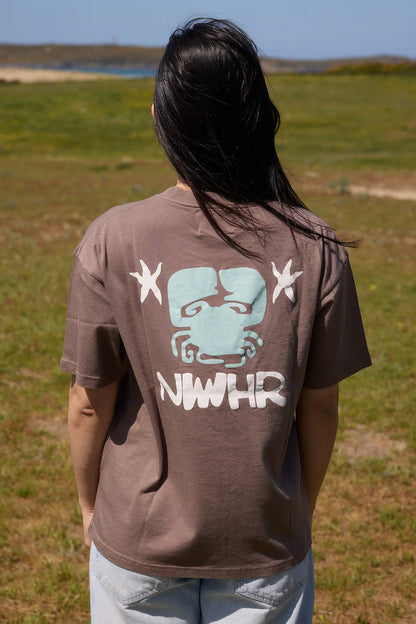 CAMISETA ENTRE AS PEDRAS BROWN - FRONT OF
