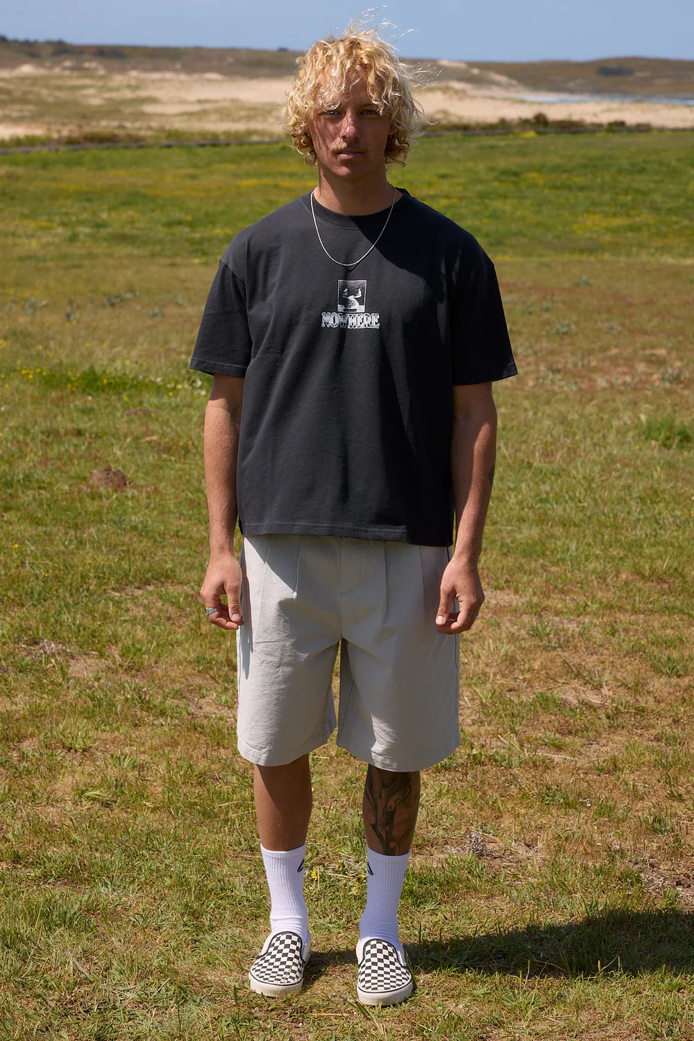 CAMISETA ALL THE PEACE I NEED BLACK - FRONT OF