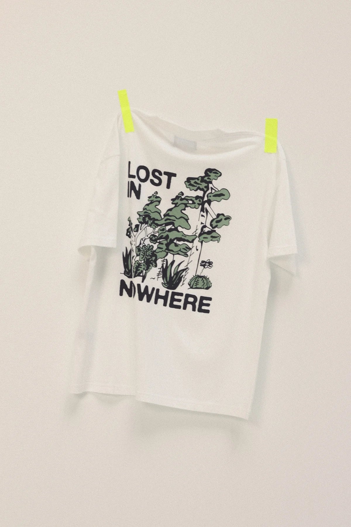 CAMISETA LOST IN NOWHERE WHITE - FRONT OF.