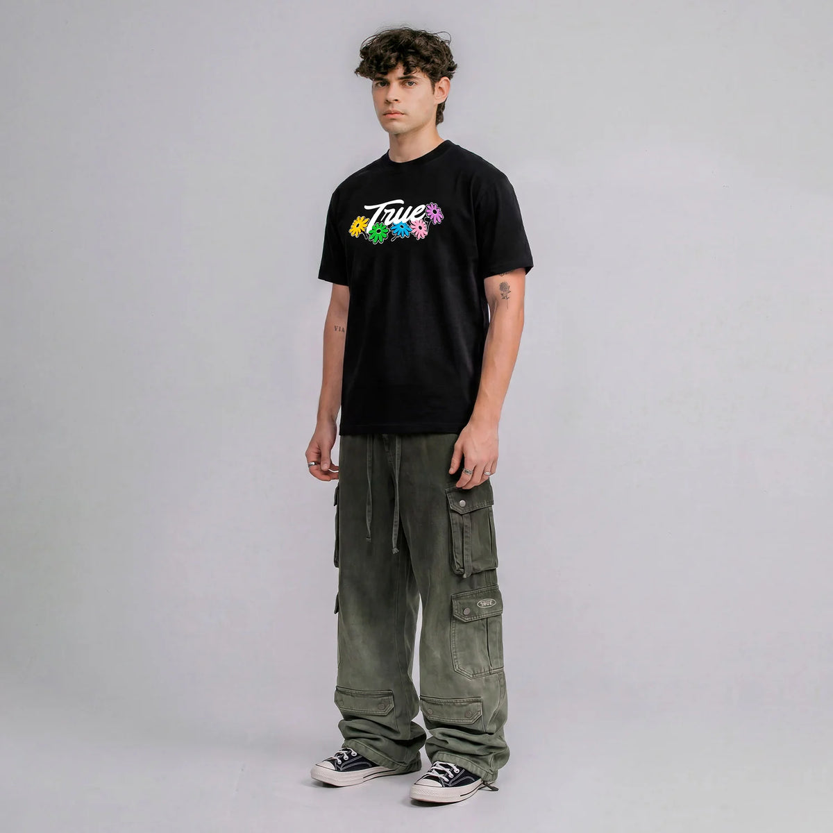 FLOWERS LOGO T-SHIRT BLACK - FRONT OF