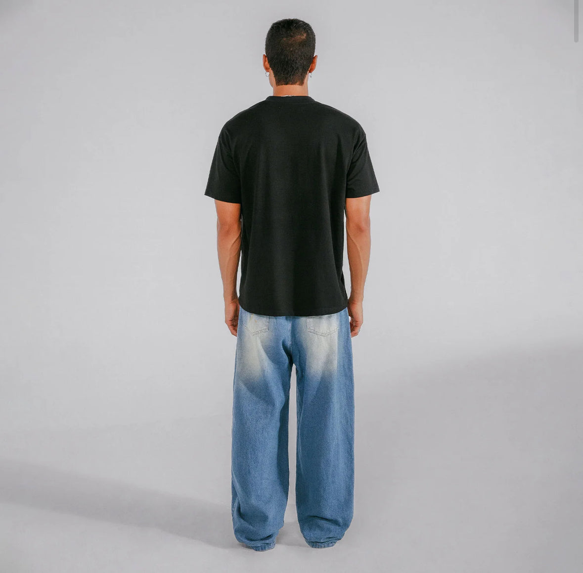 HEATWAVE OVERSIZED T-SHIRT BLACK - FRONT OF