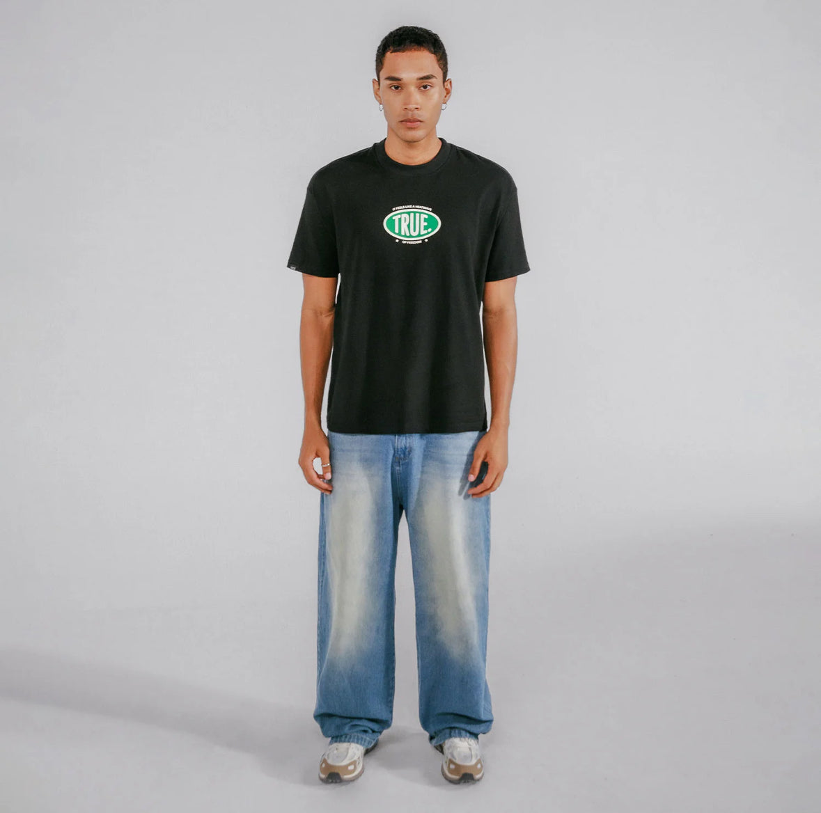 HEATWAVE OVERSIZED T-SHIRT BLACK - FRONT OF