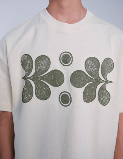 CAMISETA BOXY FIT FLORECIENDO CREMA - FRONT OF