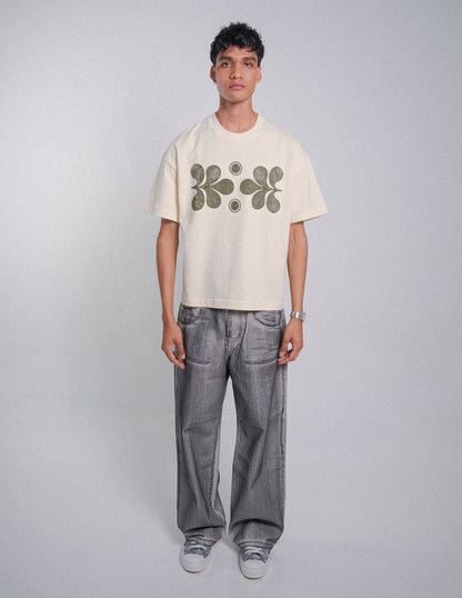 CAMISETA BOXY FIT FLORECIENDO CREMA - FRONT OF