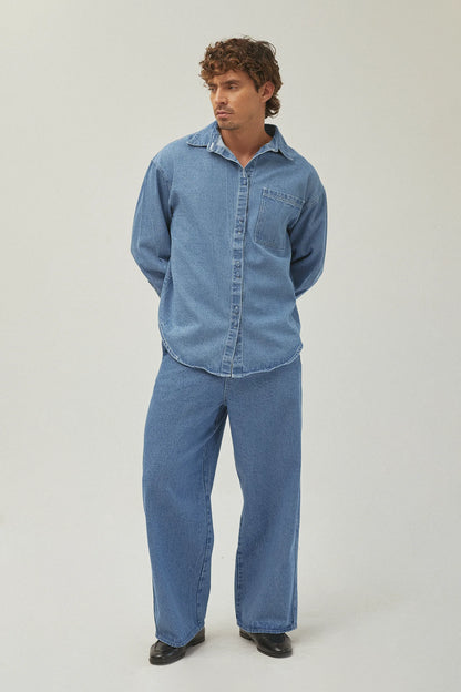 CLASSIC BLUE WIDE LEG JEANS - FRONT OF.