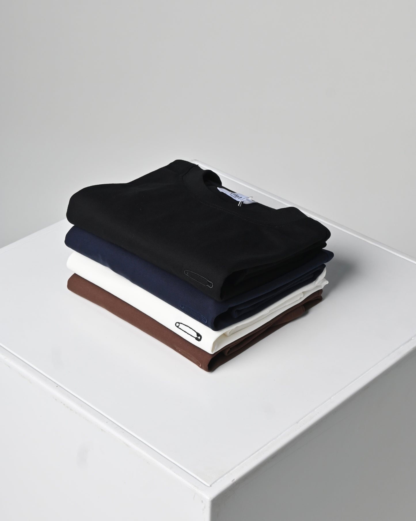 NAVY BASIC PAPER CLIP T-SHIRT - FRONT OF