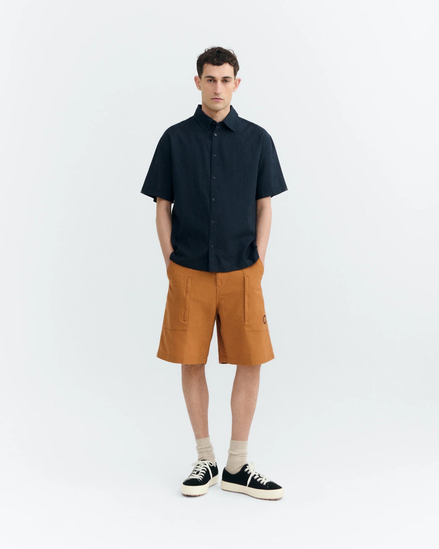 CAMISA OVERSIZE BORDADA A MANO FISH KURTIS NAVY - FRONT OF