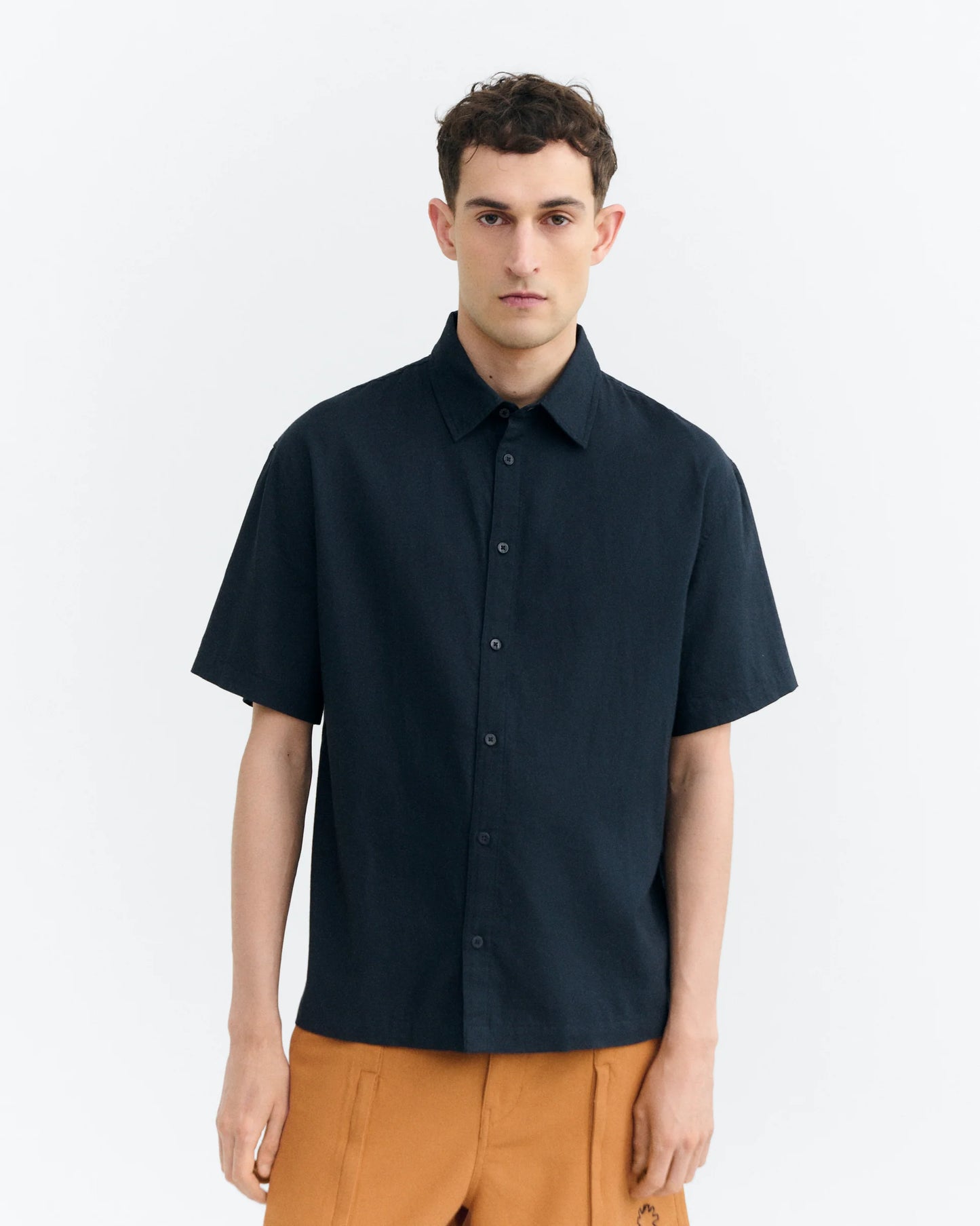 CAMISA OVERSIZE BORDADA A MANO FISH KURTIS NAVY - FRONT OF