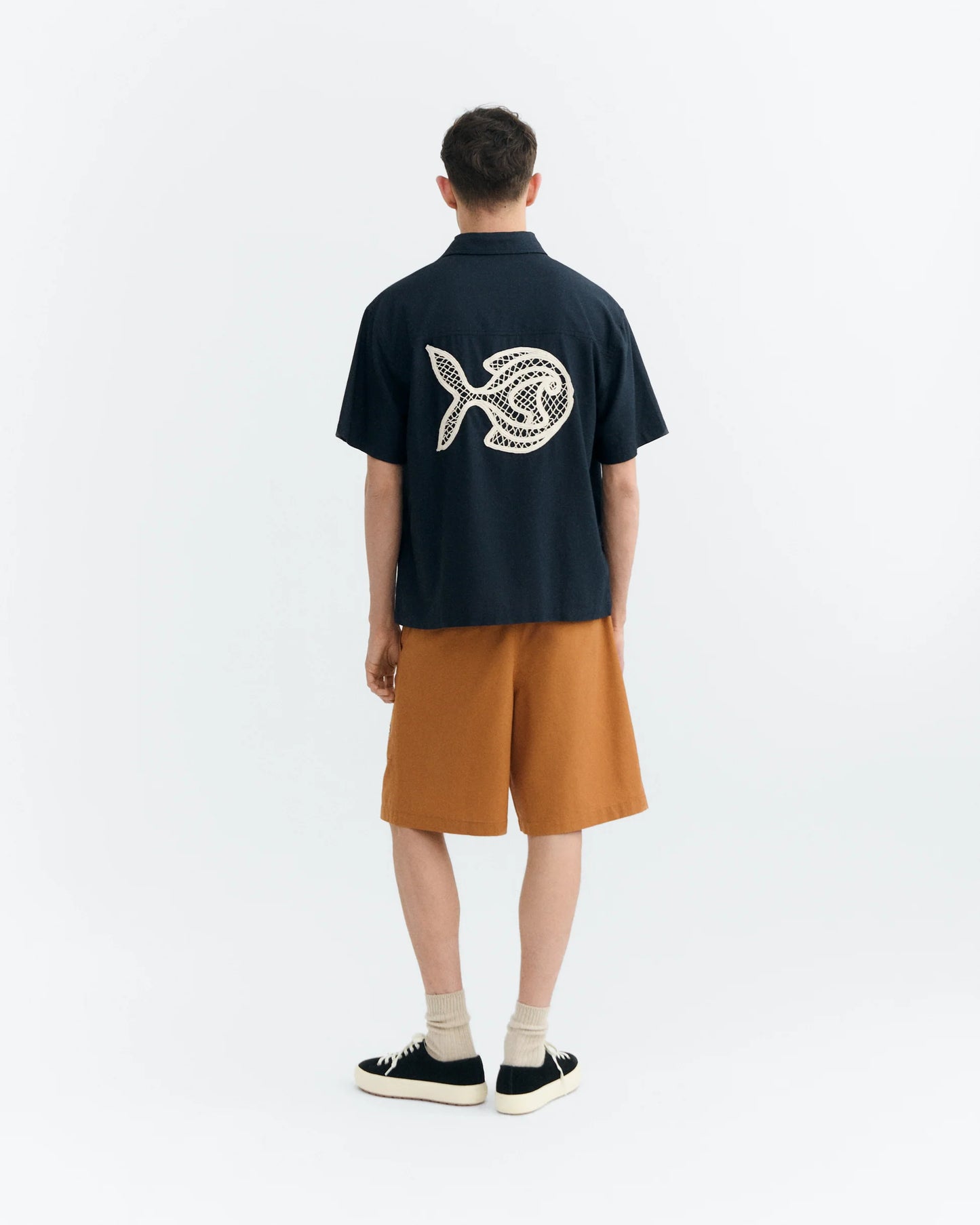CAMISA OVERSIZE BORDADA A MANO FISH KURTIS NAVY - FRONT OF