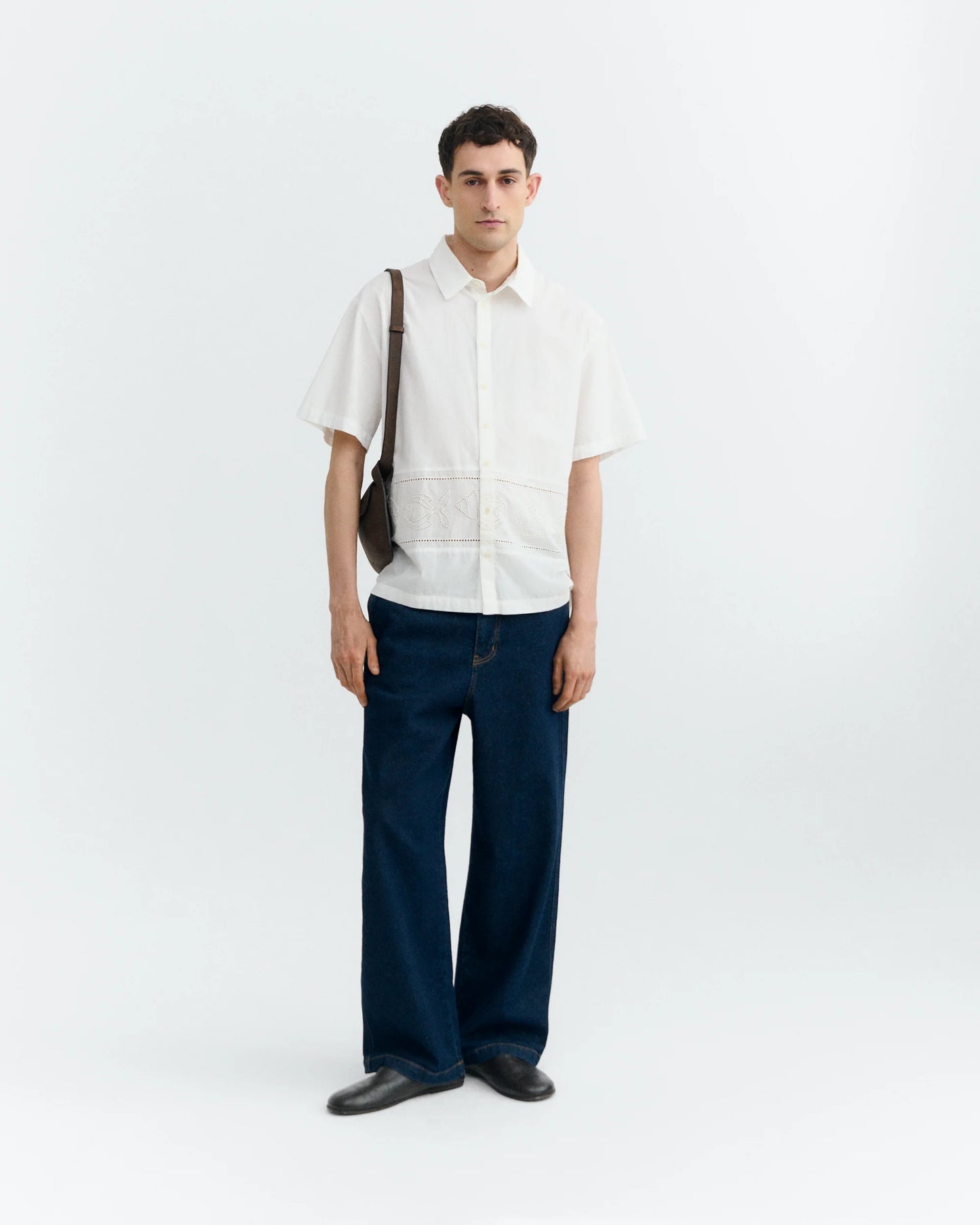 CAMISA OVERSIZE BORDADA BLANCA KURTIS - FRONT OF