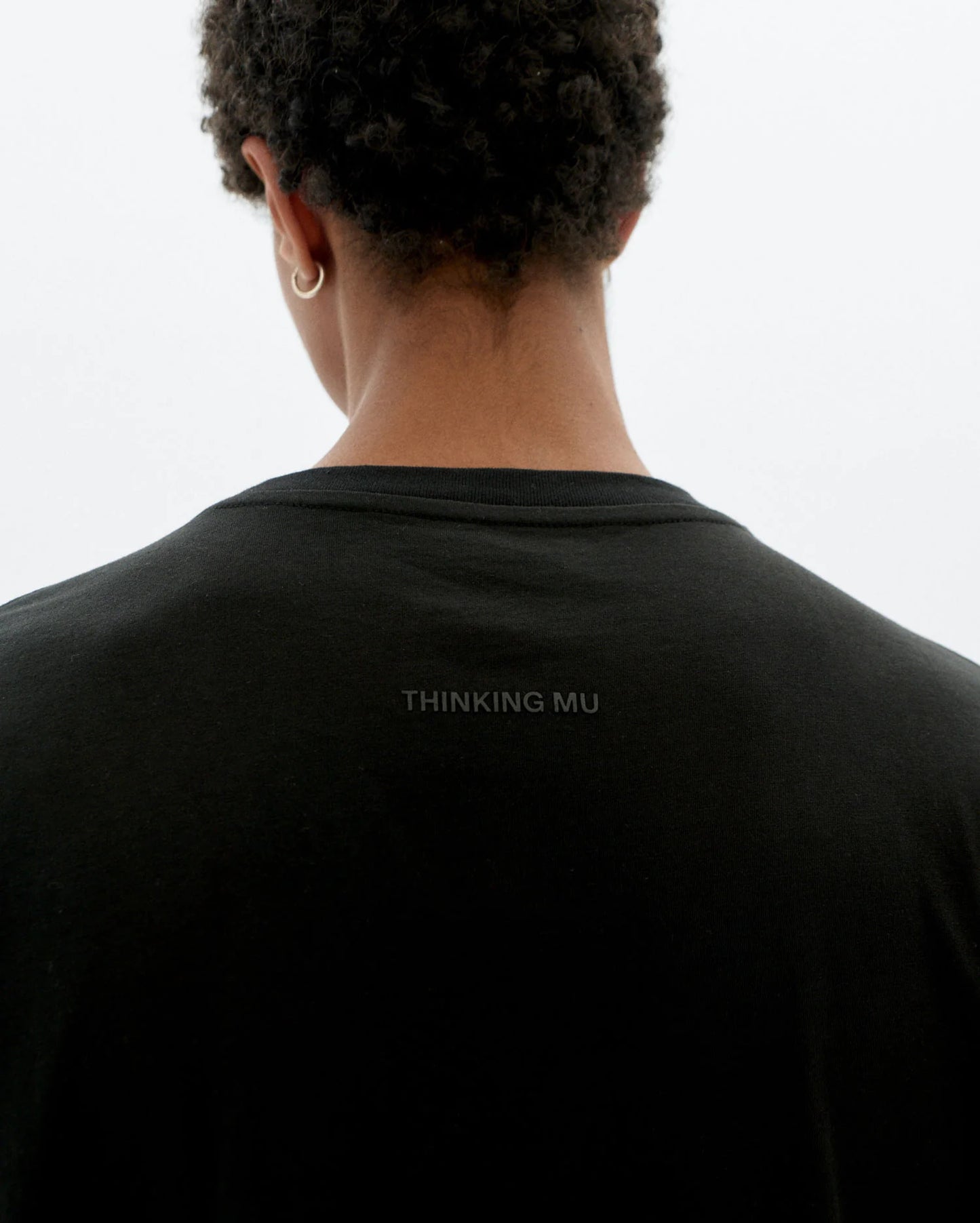 CAMISETA BASICA NEGRA AARON - FRONT OF