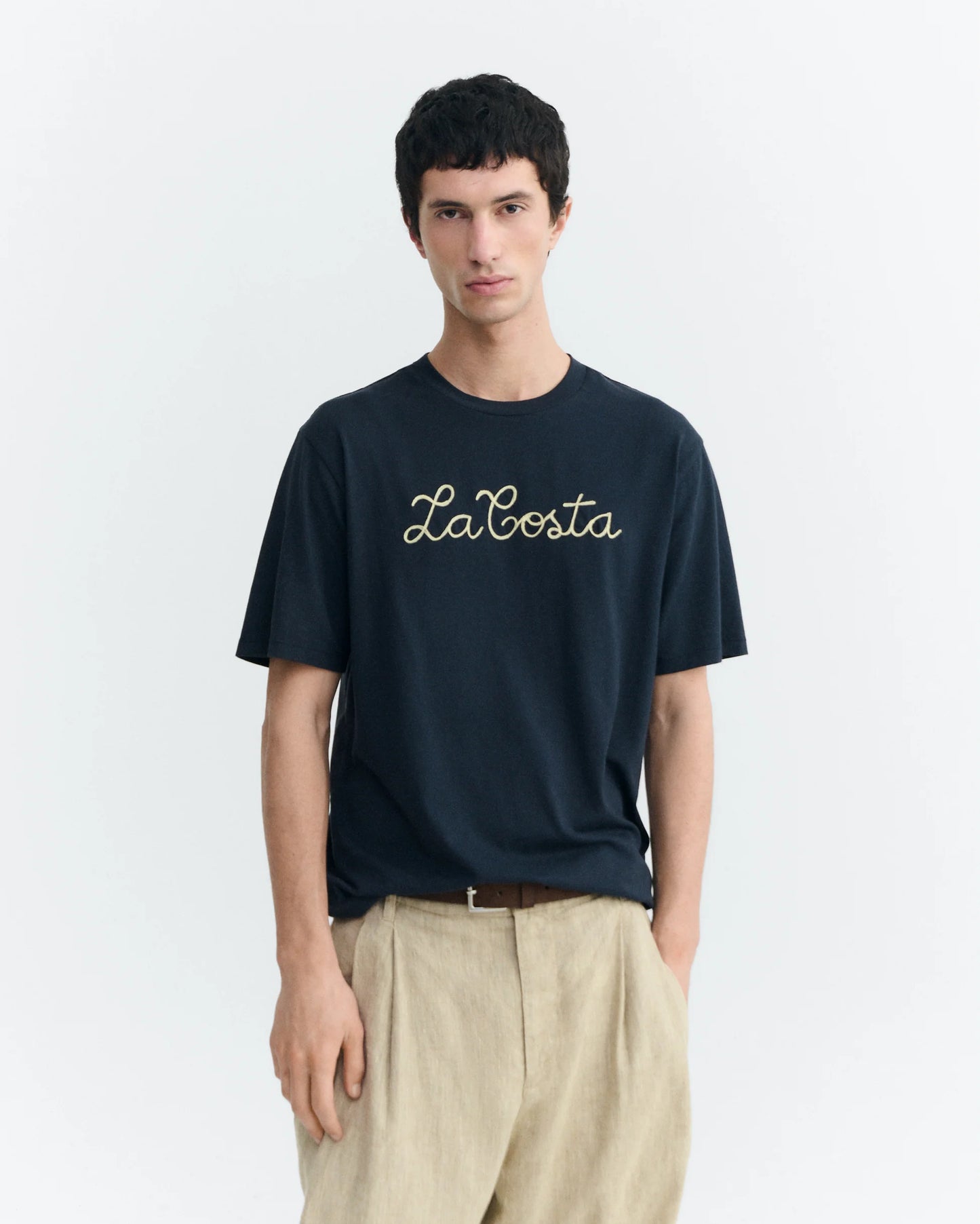 T-SHIRT BORDADA A MANO LA COSTA ZACH - FRONT OF