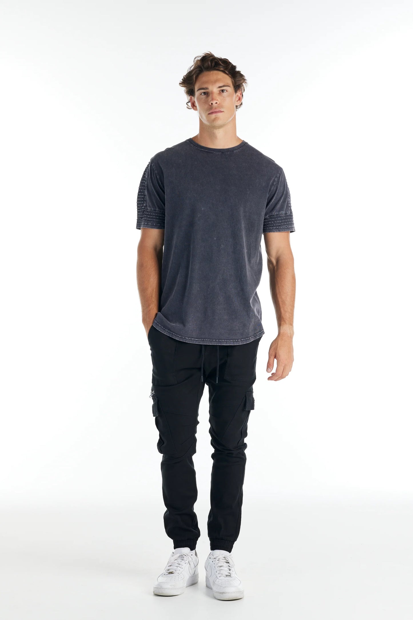 THE MAVERICK T-SHIRT BLACK - FRONT OF.