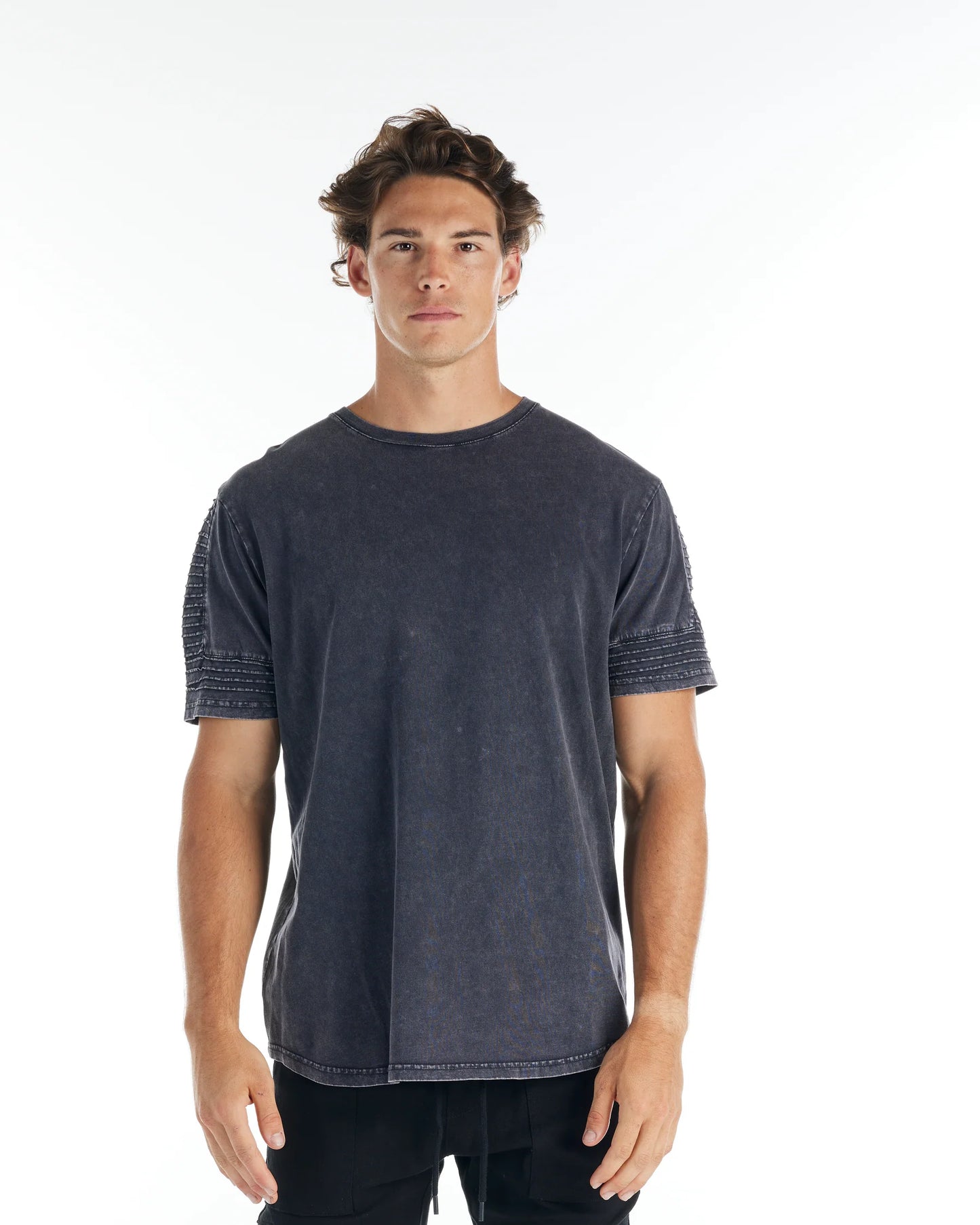 THE MAVERICK T-SHIRT BLACK - FRONT OF.