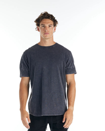 THE MAVERICK T-SHIRT BLACK - FRONT OF.