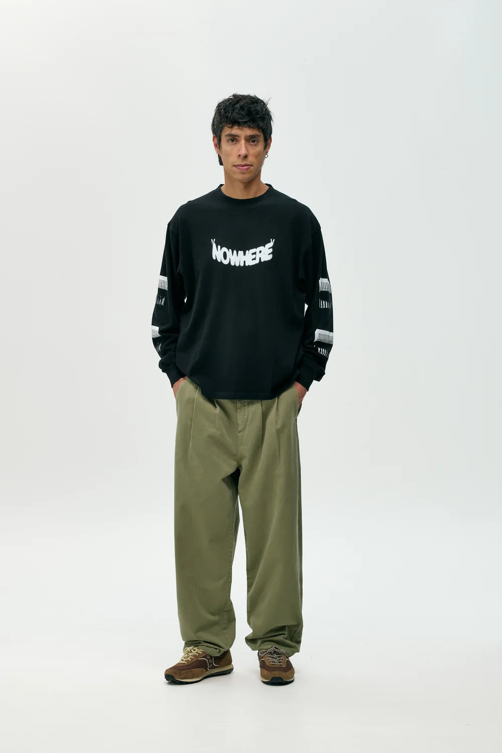 CAMISETA LARGA THROUGH THE WINDOW BLACK - FRONT OF
