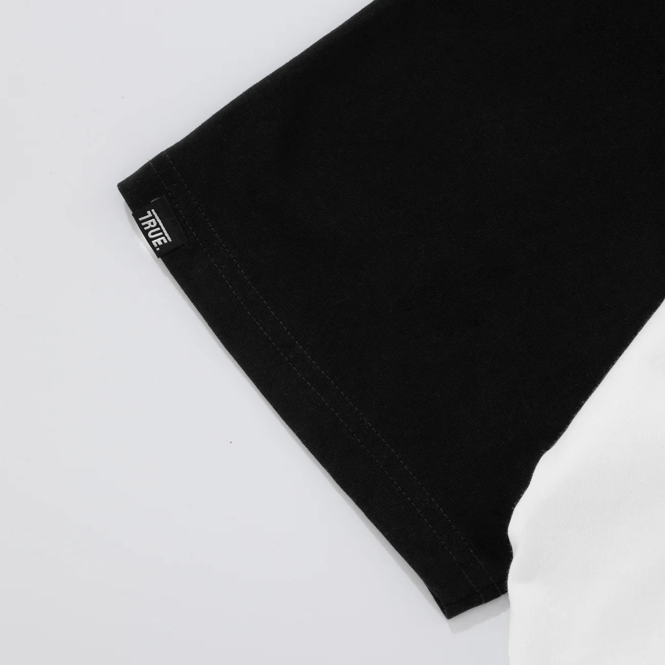 RETRO RANGLAN BOXY T-SHIRT WHITE/BLACK - FRONT OF.