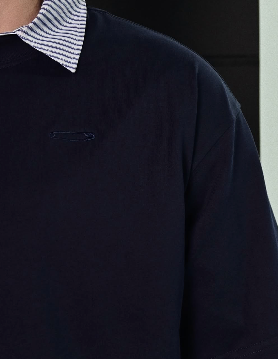 NAVY BASIC PAPER CLIP T-SHIRT - FRONT OF