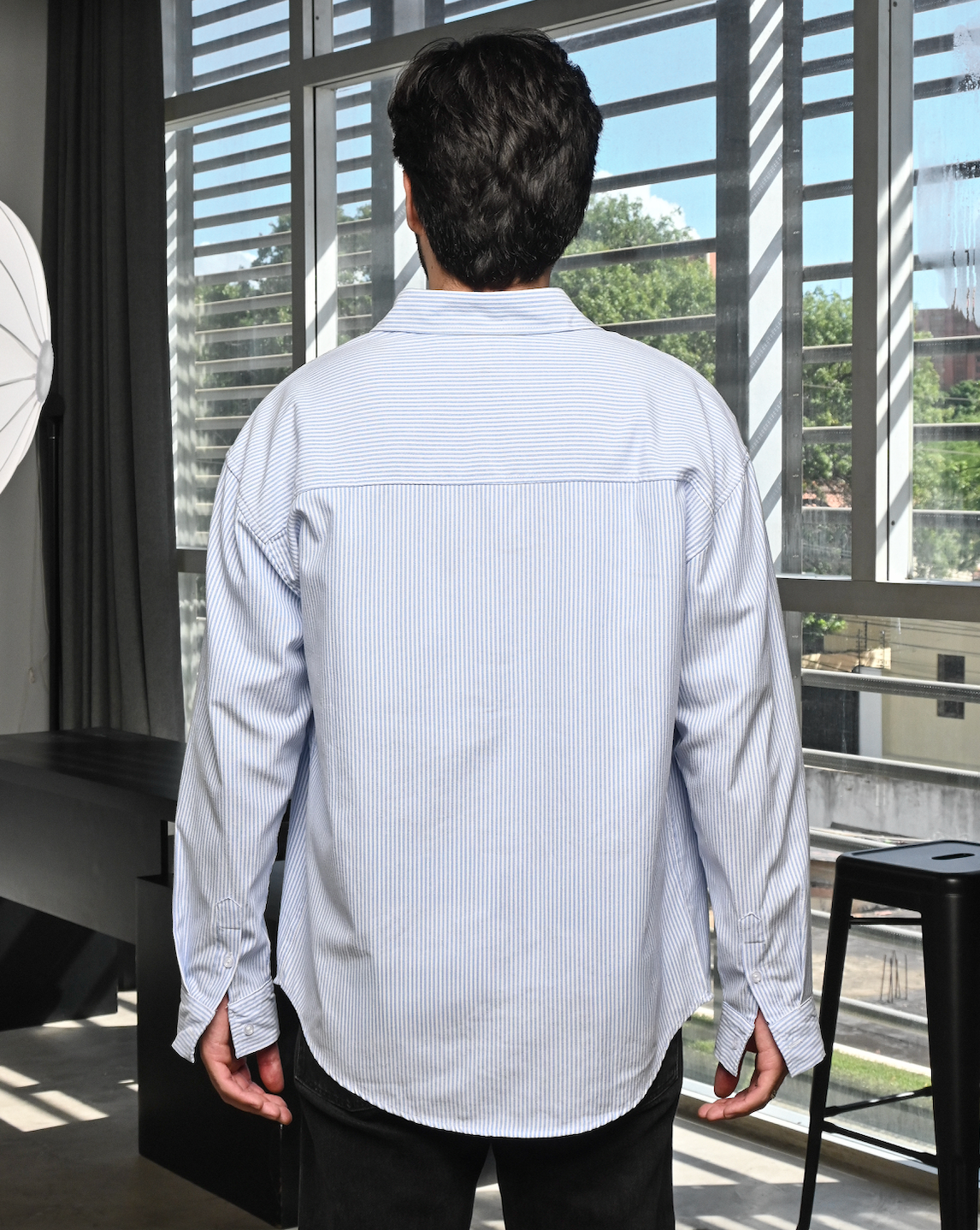 CAMISA DE RAYAS AZUL CON BLANCO Y CORAZON ROJO - FRONT OF