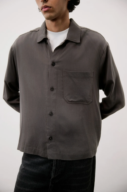 THE MATHIEU SHIRT CHARCOAL - FRONT OF
