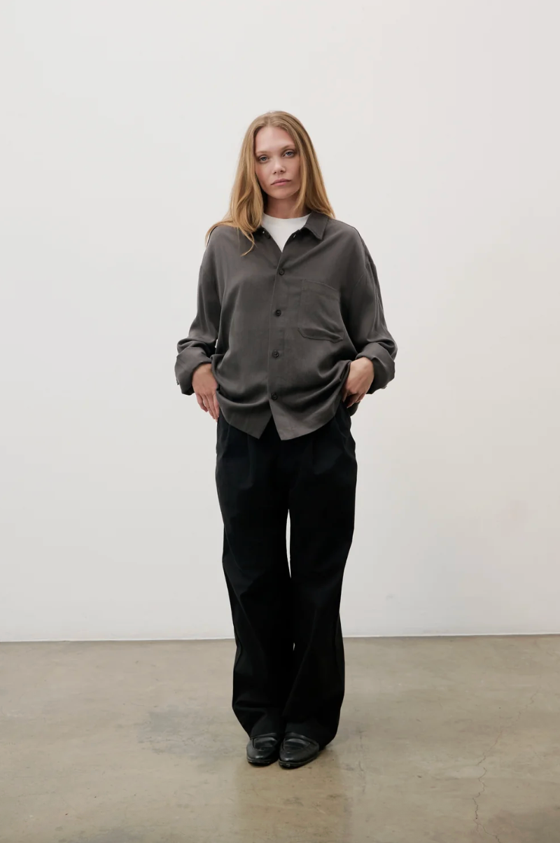 THE MATHIEU SHIRT CHARCOAL - FRONT OF