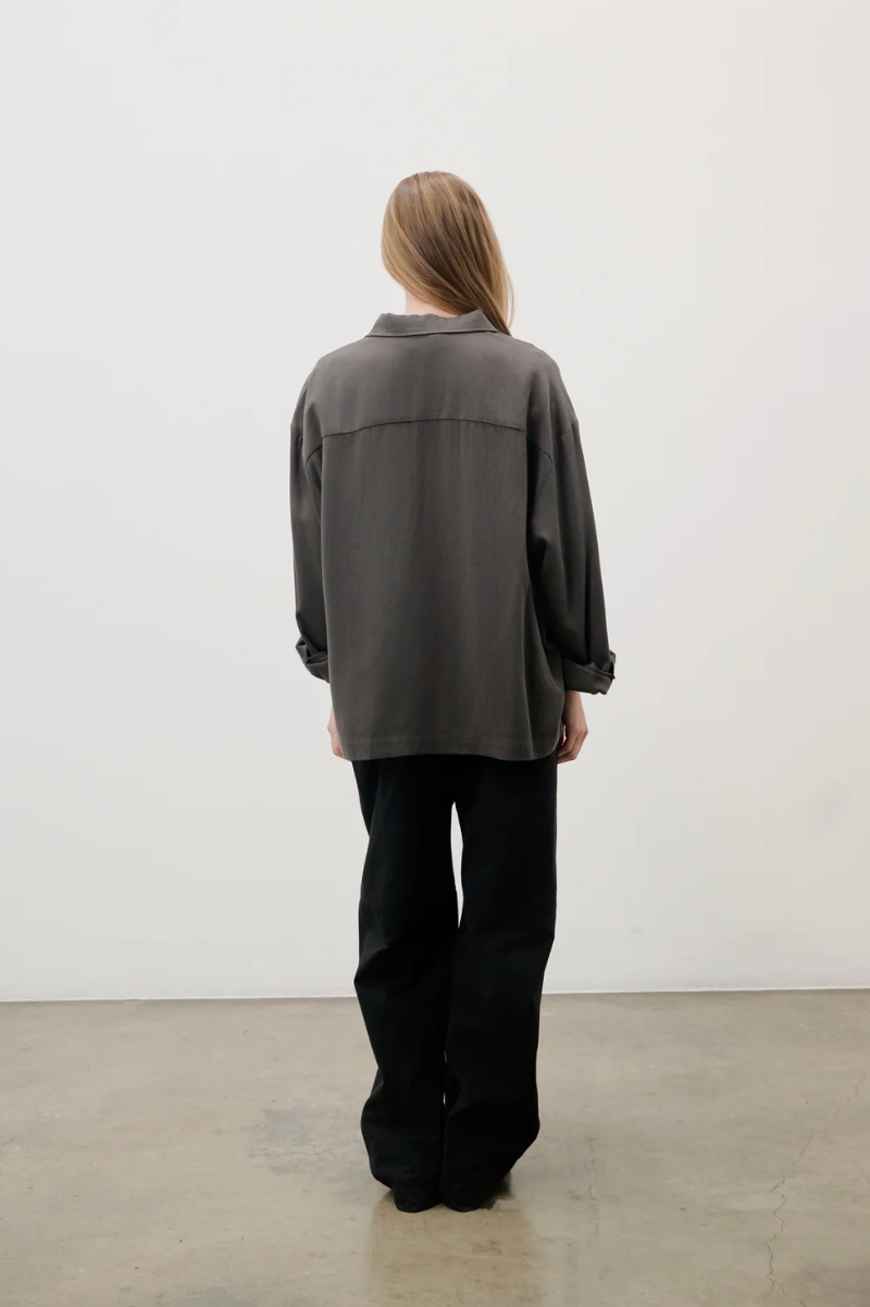 THE MATHIEU SHIRT CHARCOAL - FRONT OF