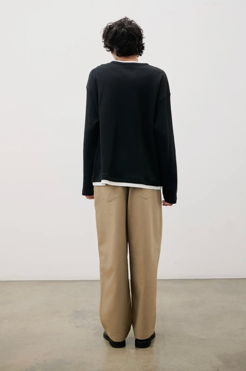 THE JONATHAN TOP NAVY - FRONT OF