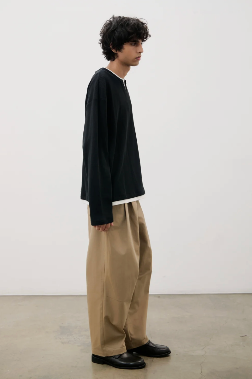 THE JONATHAN TOP NAVY - FRONT OF