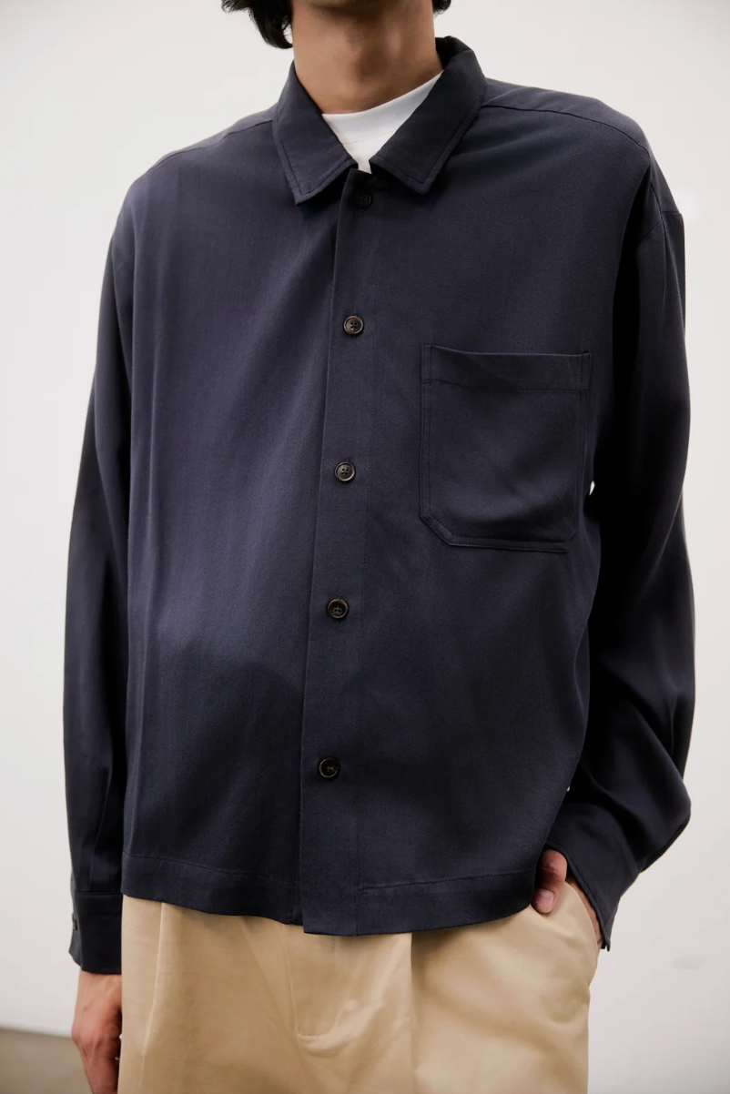 THE MATHIEU SHIRT NAVY - FRONT OF