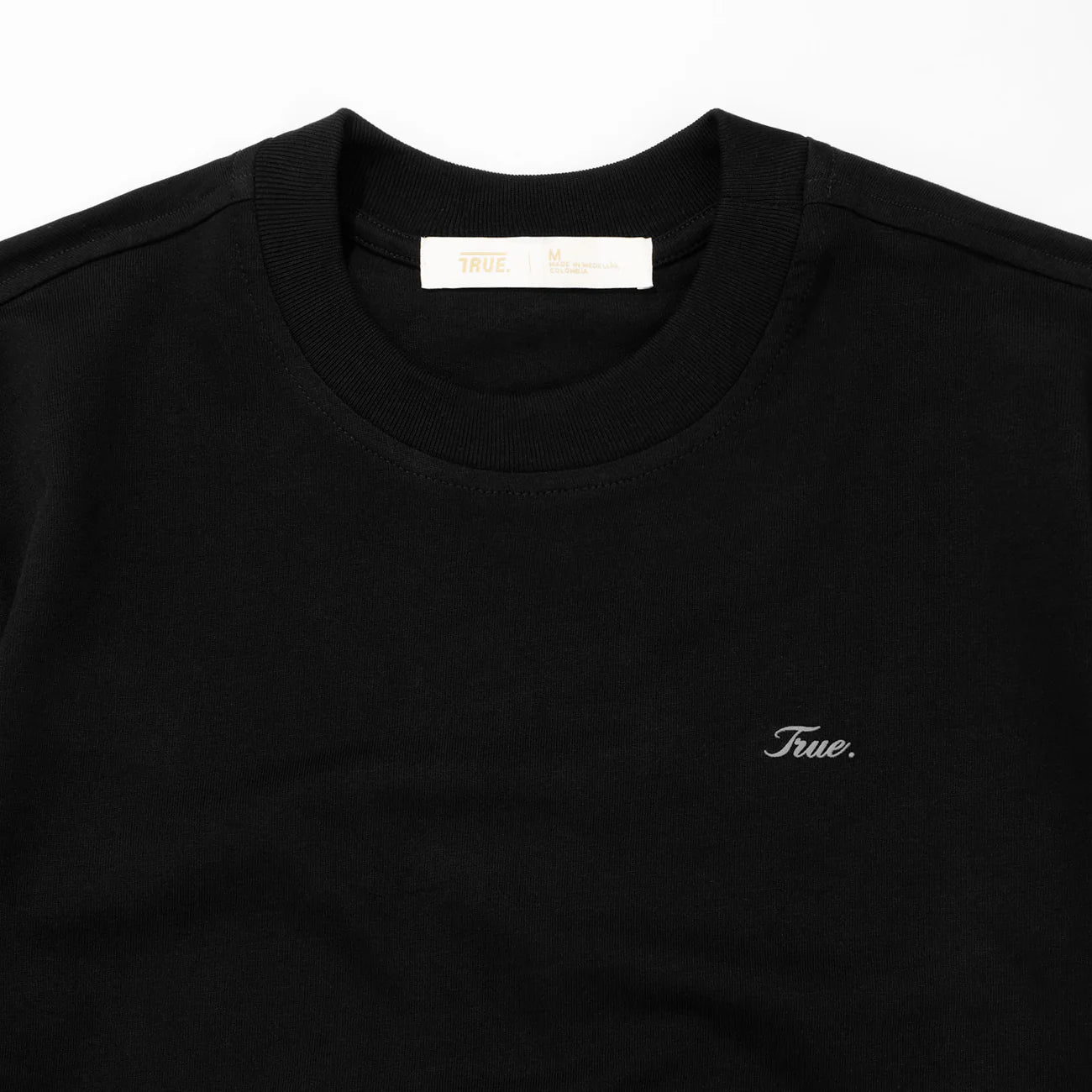 SIGNATURE T-SHIRT BLACK - FRONT OF