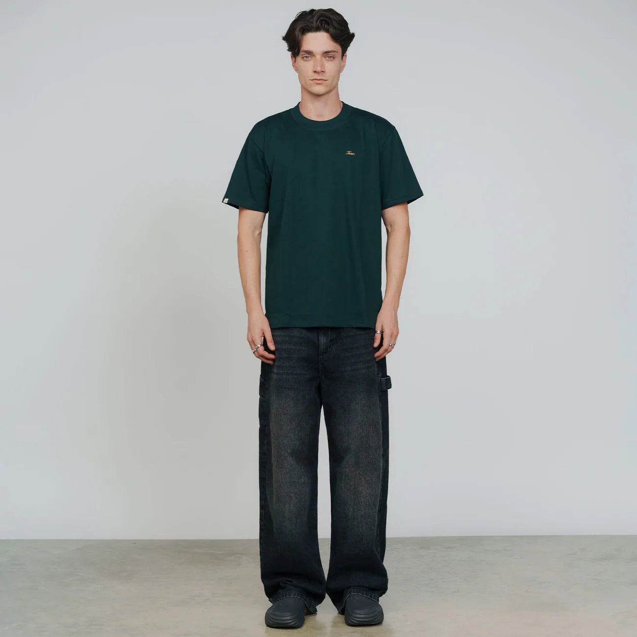 SIGNATURE T-SHIRT PINE GREEN - FRONT OF