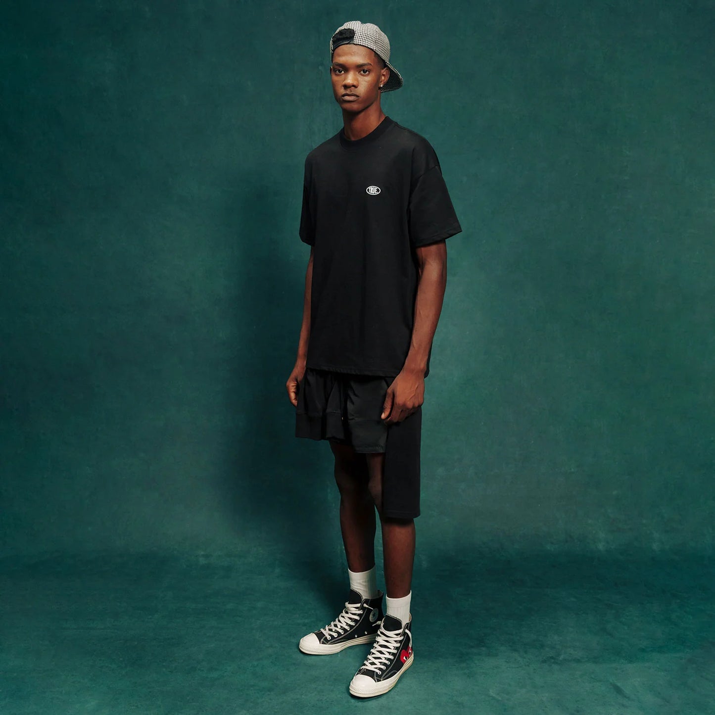 TRUE UNIFORM OVERSIZED T-SHIRT BLACK - FRONT OF