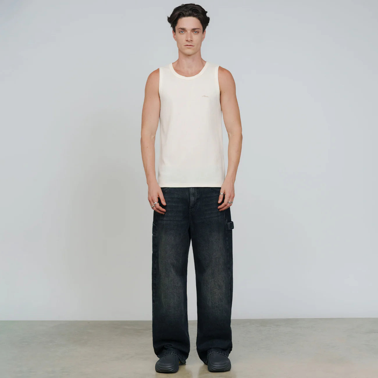 TRUE TEXTURE SLEEVELESS TEE CREAM - FRONT OF