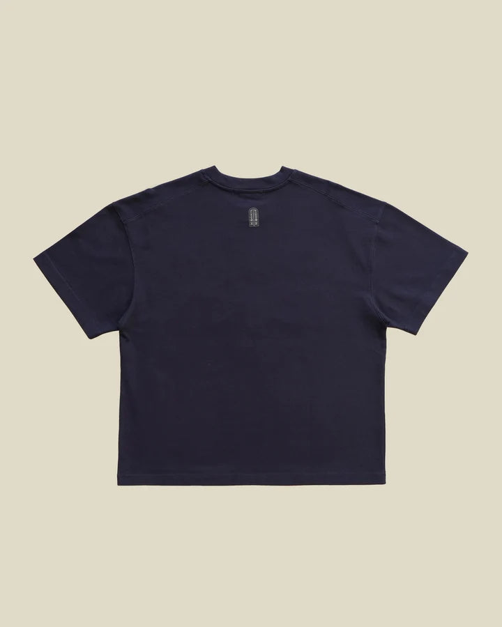 CAMISETA BOXY FIT FLORECIENDO AZUL NAVY - FRONT OF