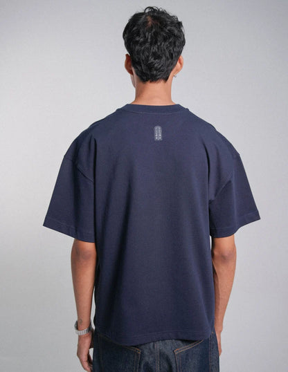 CAMISETA BOXY FIT FLORECIENDO AZUL NAVY - FRONT OF