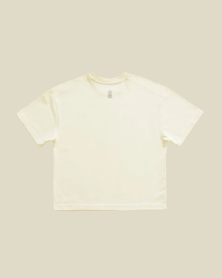 CAMISETA BOXY FIT FLORECIENDO CREMA - FRONT OF