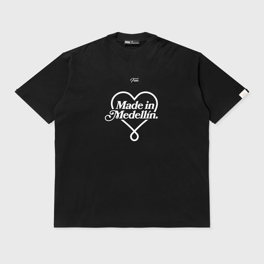 T-SHIRT OVERSIZED MEDELLIN NEGRA - FRONT OF