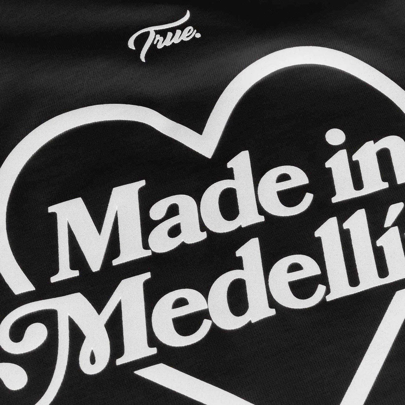 T-SHIRT OVERSIZED MEDELLIN NEGRA - FRONT OF