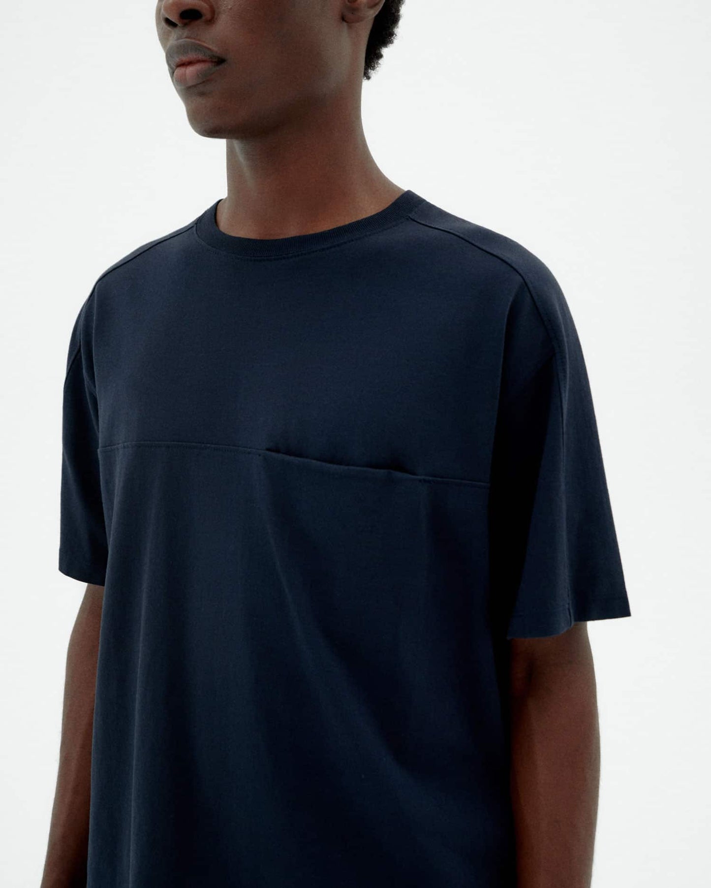 NAVY HANK T-SHIRT - FRONT OF.