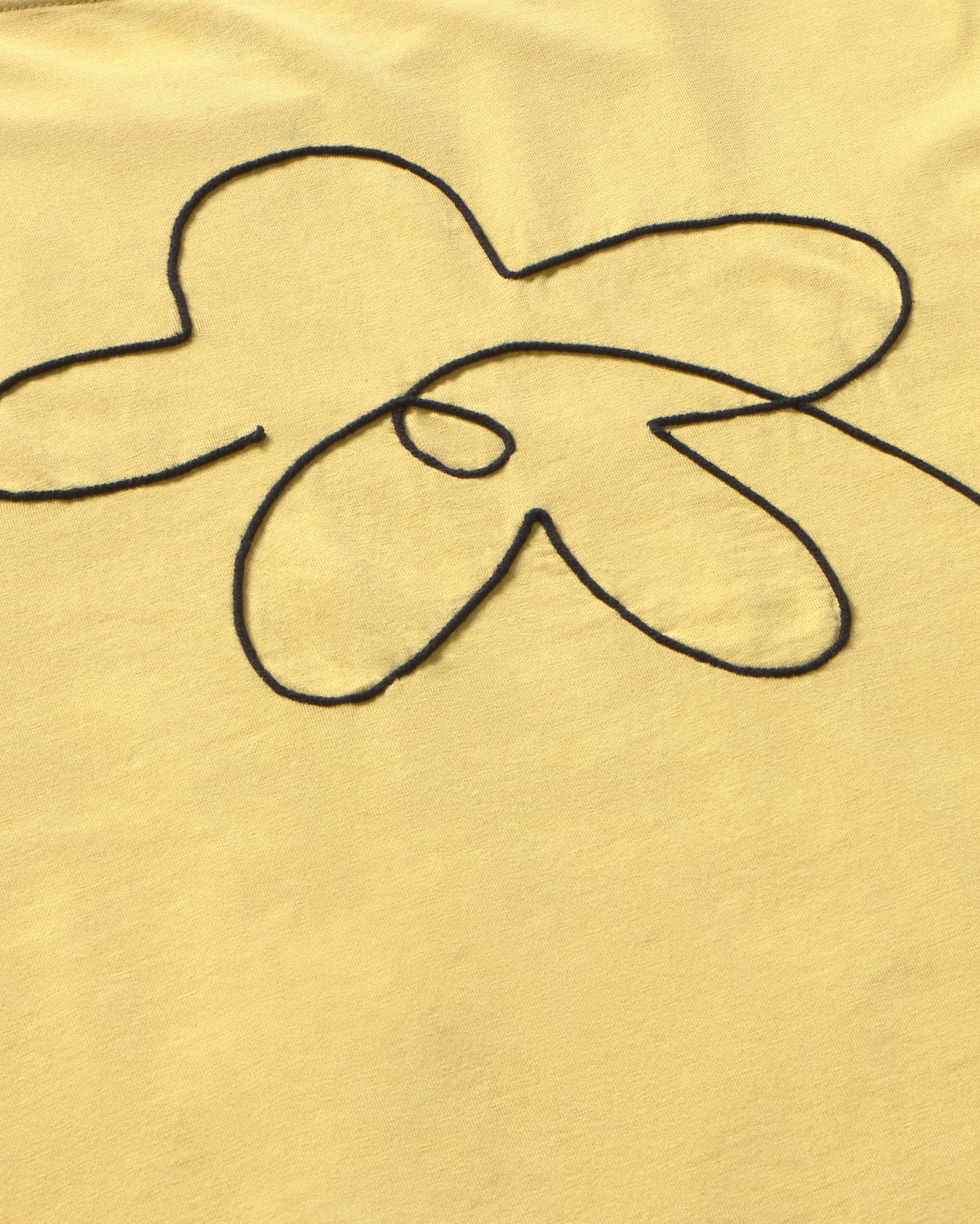 T-SHIRT AMARILLO BORDADO A MANO FLOWER AARON - FRONT OF