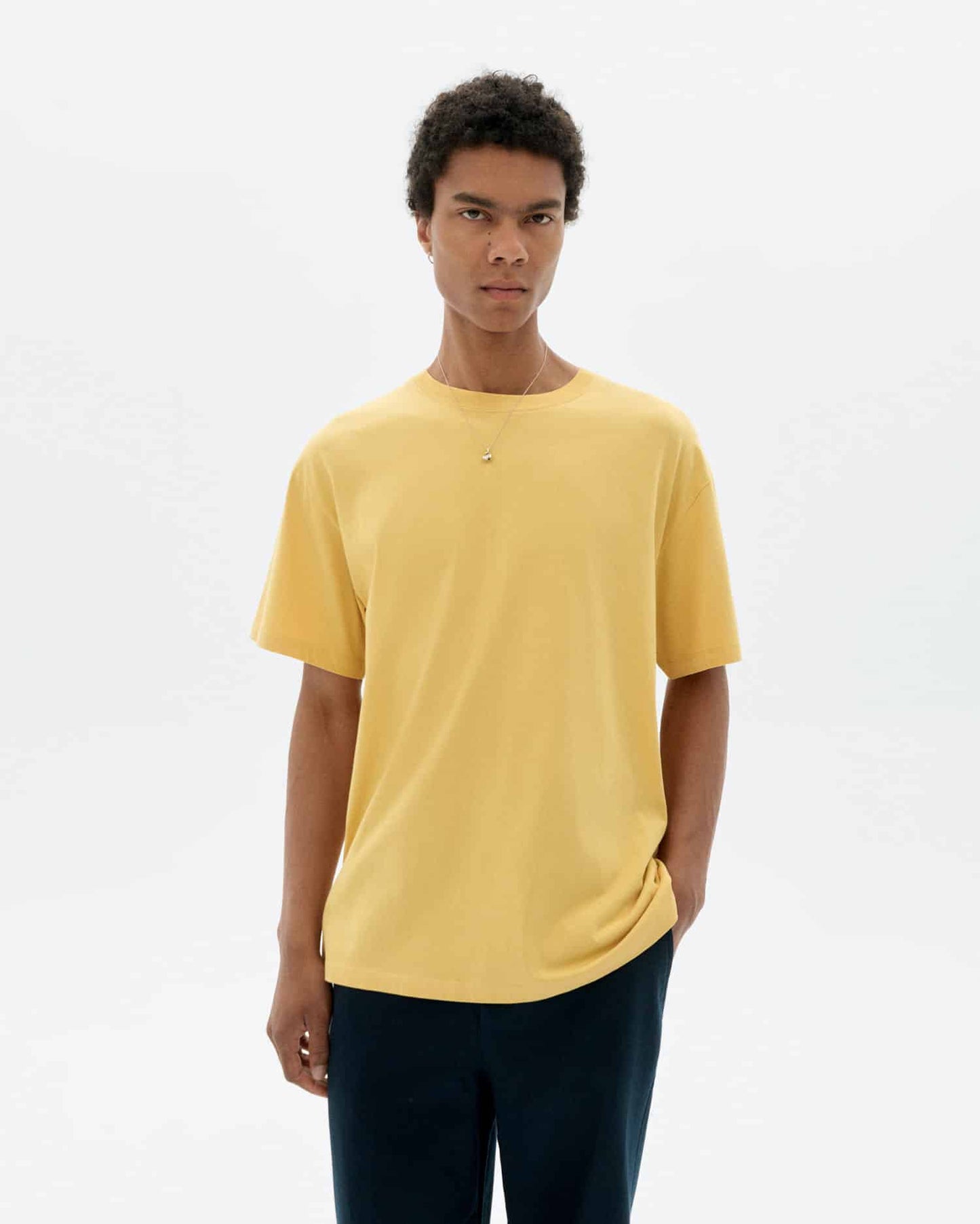 T-SHIRT AMARILLO BORDADO A MANO FLOWER AARON - FRONT OF