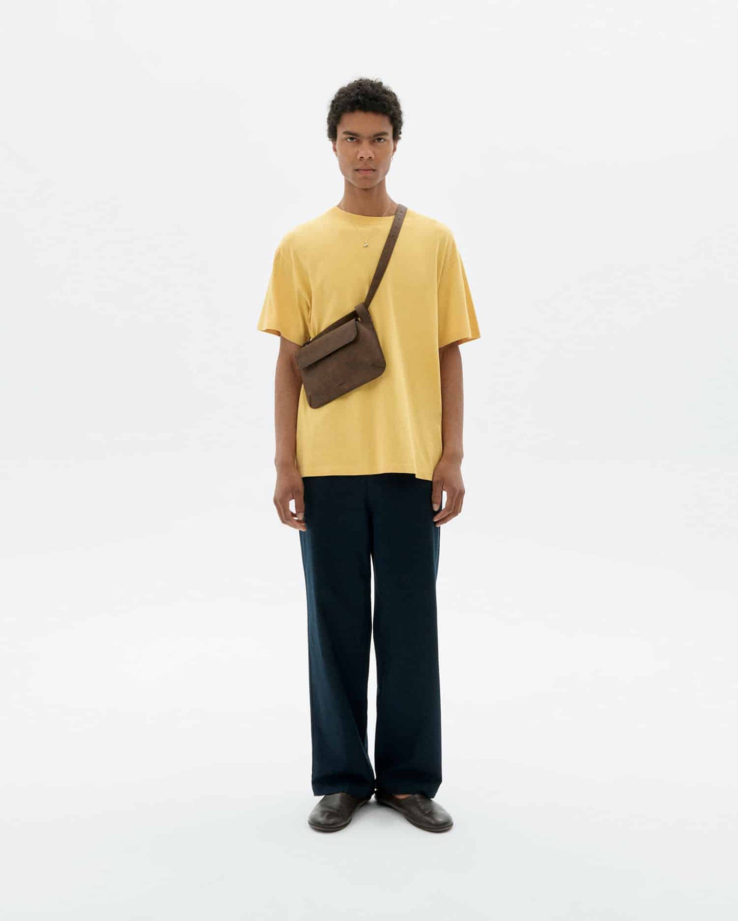 T-SHIRT AMARILLO BORDADO A MANO FLOWER AARON - FRONT OF