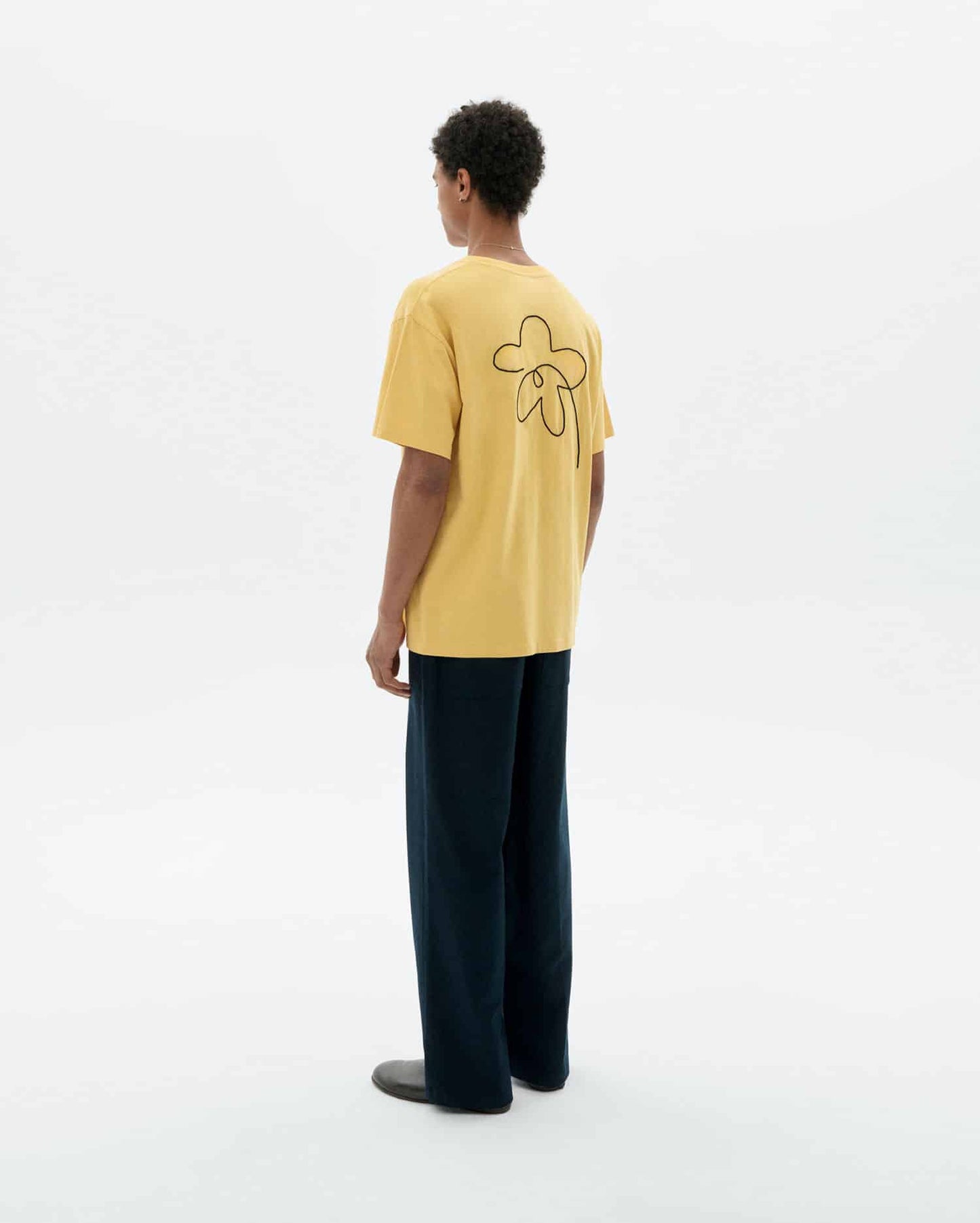 T-SHIRT AMARILLO BORDADO A MANO FLOWER AARON - FRONT OF